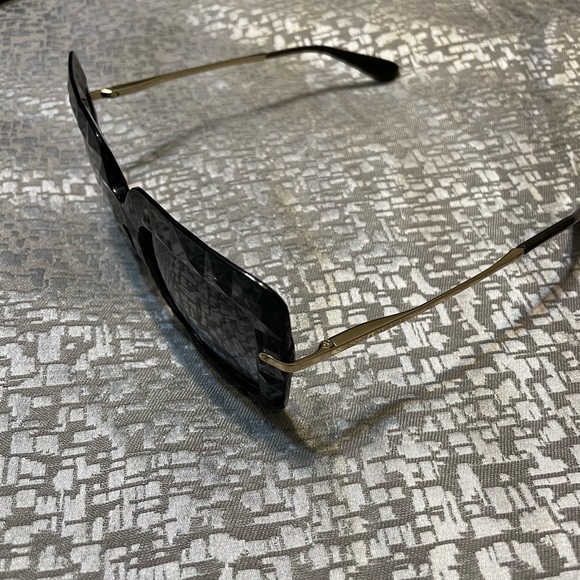 Dolce and Gabbana Sungalsses - Picture 3 of 6